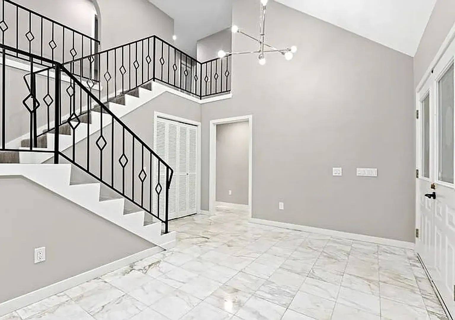 4Bd/3.5Ba Bellevue Home — Photo 4