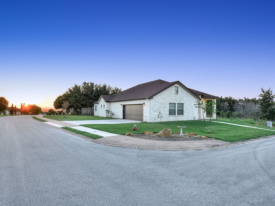 1st image of 909 Canyon Oak Cir