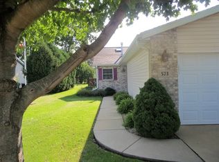 573 Pine Meadow Dr, Dixon, IL 61021