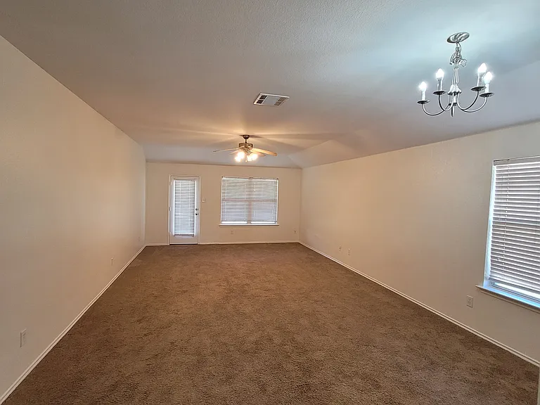 Living Room/Dining Area