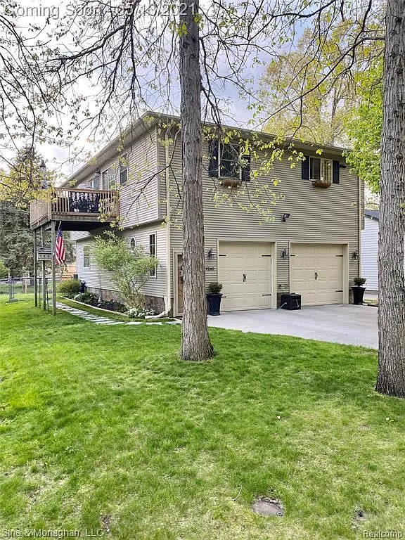 9240 Maple St photo 1