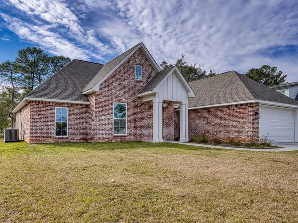 552 Fairway Dr, Picayune, MS 39466