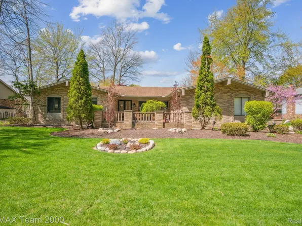 14611 Fairlane St, Livonia, MI 48154