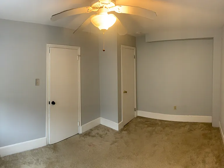 328 E King Street — Photo 15