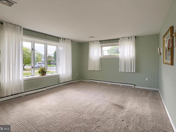 4th image of 1003 Charles St
