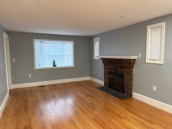 3rd image of 197 Hobart St