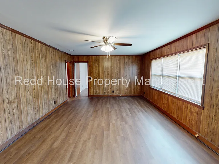 107 S Metcalf St — Photo 5