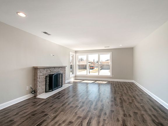 4th image of 5308 Oakdale Dr