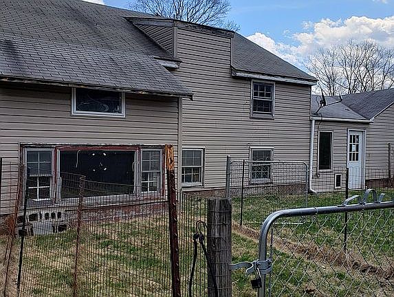 2nd image of 194 Lincoln Dr