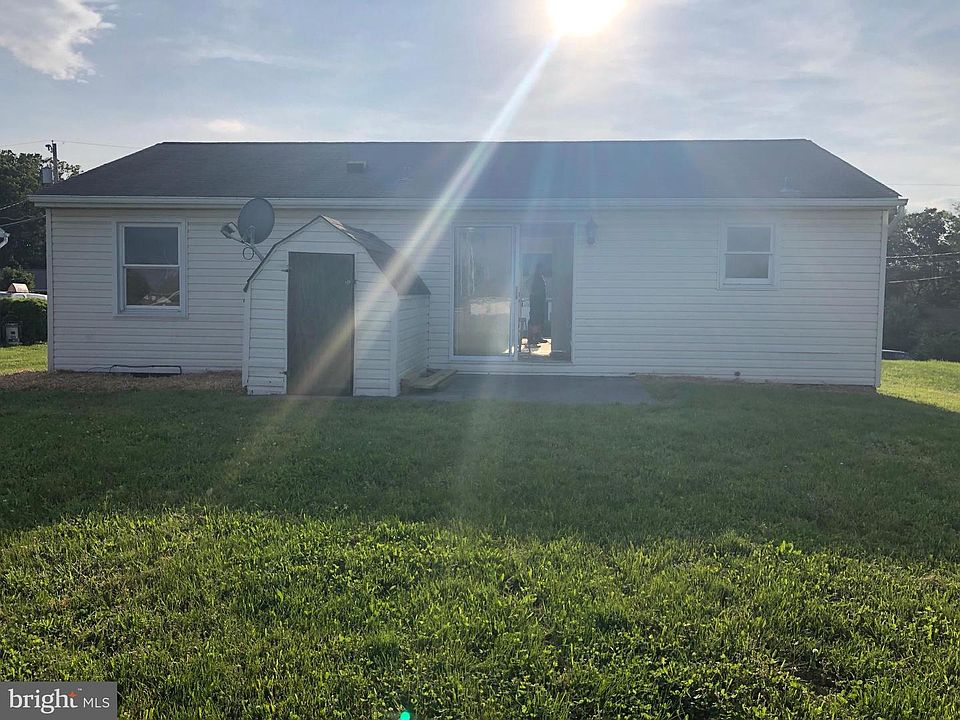 2nd image of 122 Country Park Dr