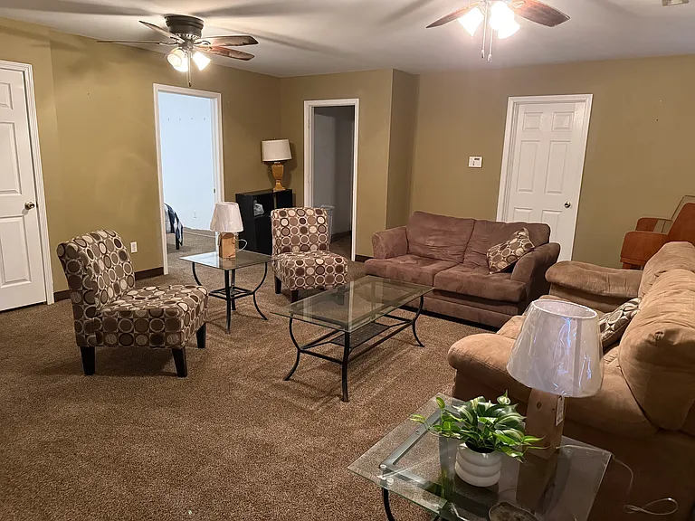 Sherry Dr — Photo 5