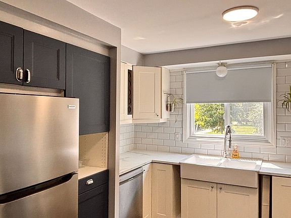 2nd image of 41 Nadia Pl #35