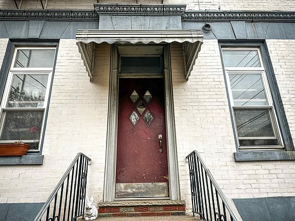 3rd image of 2315-2317 New York Ave #C4