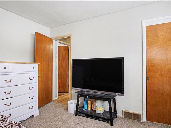 5th image of 1759 Cambridge Dr SE