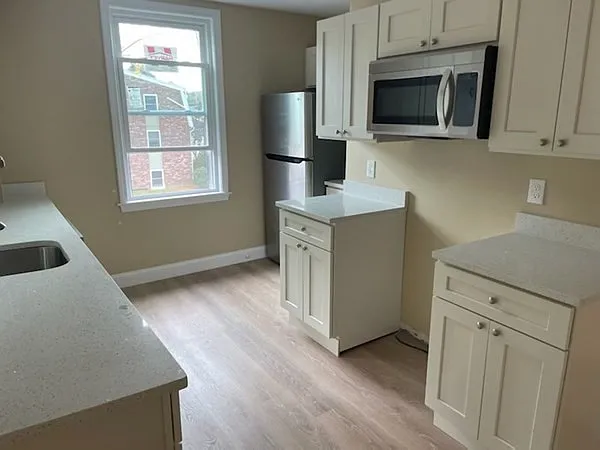 325 Adams St #7 — Photo 3