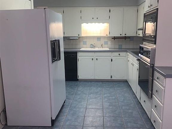 3rd image of 1505 W Bush Ave