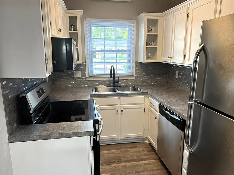 3400 N Oak St #5 — Photo 6