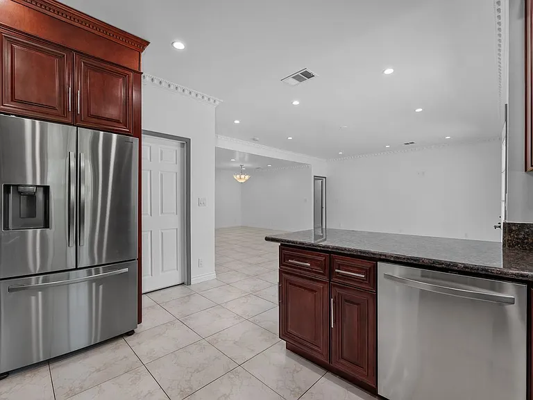 17434 Emelita St — Photo 21