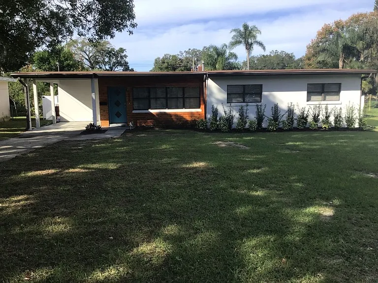 520 Sunrise Dr — Photo 1