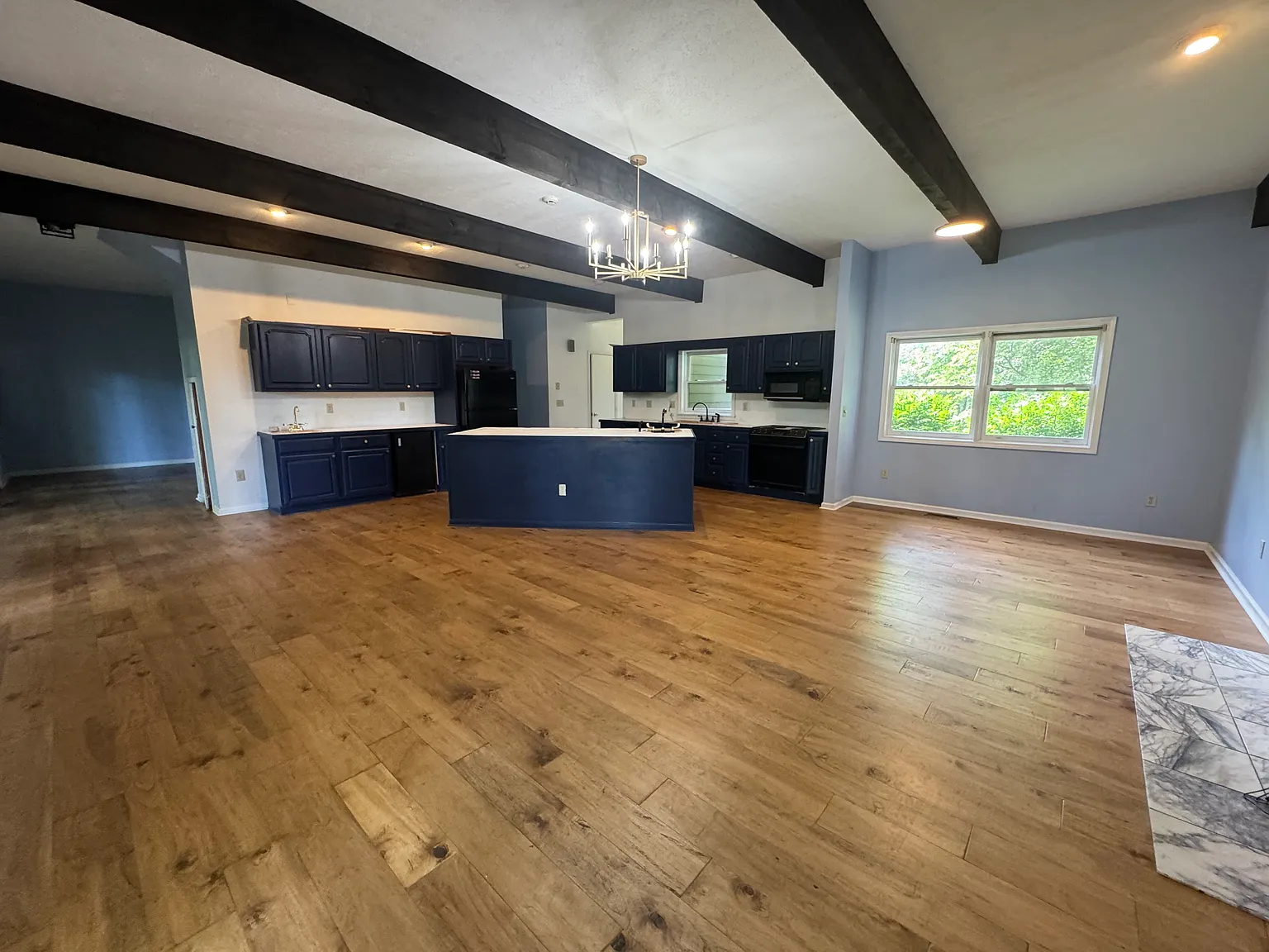 3 bed, 2648 sqft, $2,800 — Photo 2