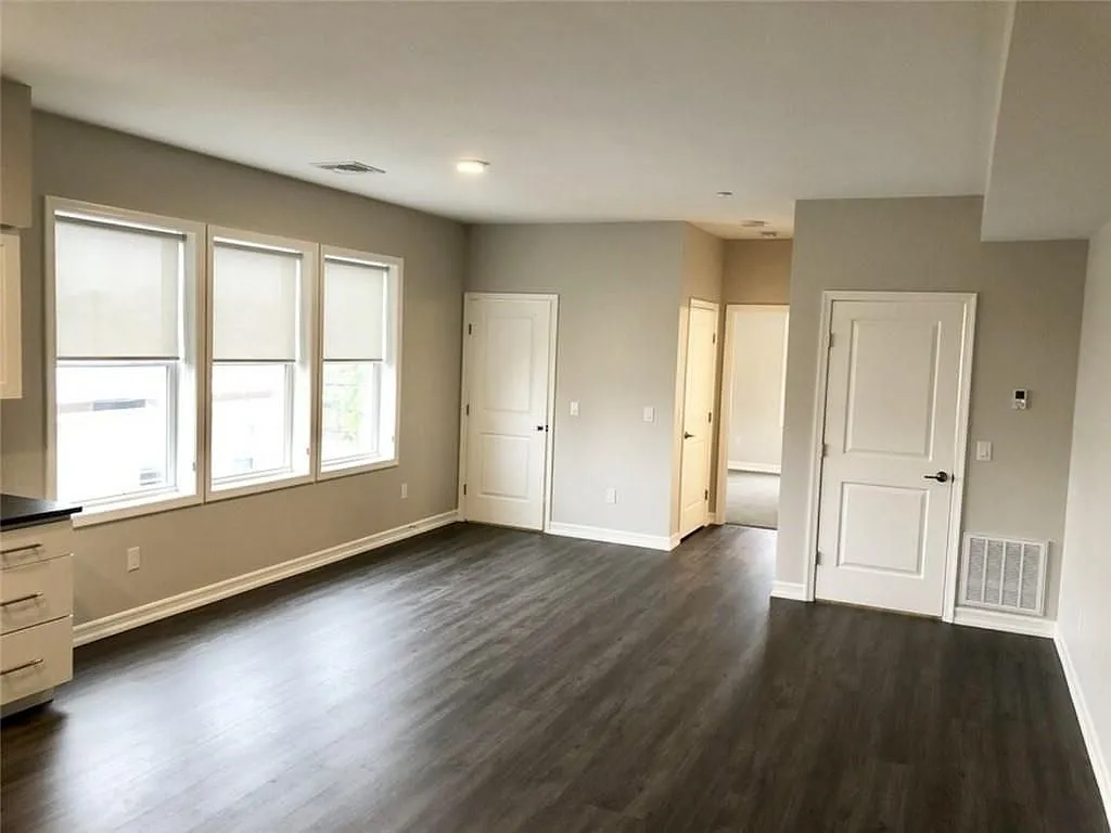 1 bed, 1.0 bath, 700 sqft, $2,200 — Photo 4