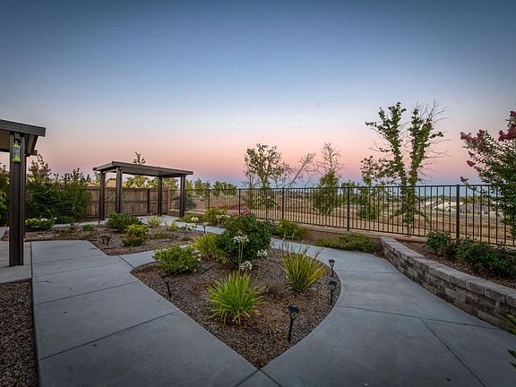 3rd image of 1010 Horizon Dr