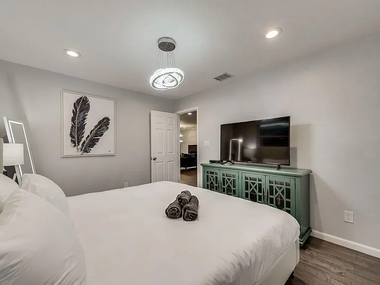 1203 Andrews St — Photo 14