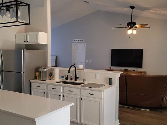 3rd image of 2119 Medina Hills Ln