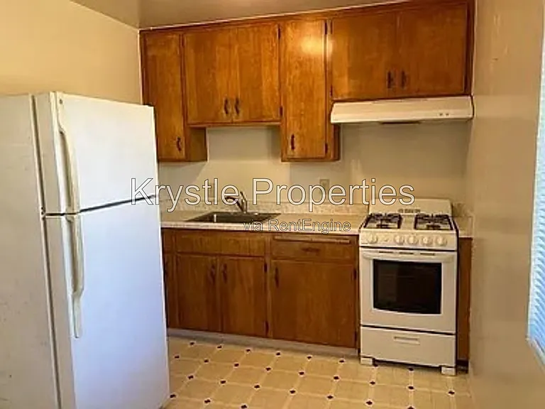 135 W F St — Photo 5