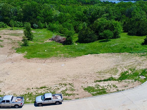 2nd image of 602 Thorngrass Dr