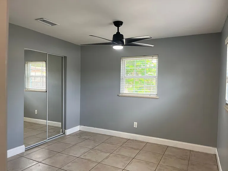 375 Carrousel Ct — Photo 10