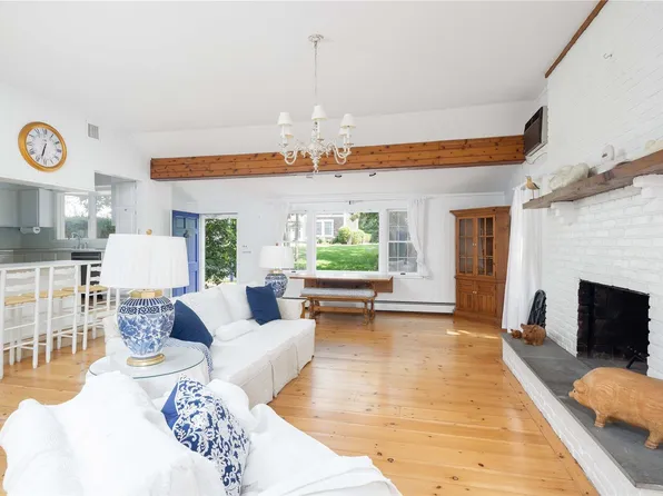 1 Castle View, Westhampton, NY 11977