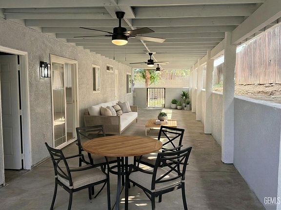 4th image of 1105 S Oleander Ave
