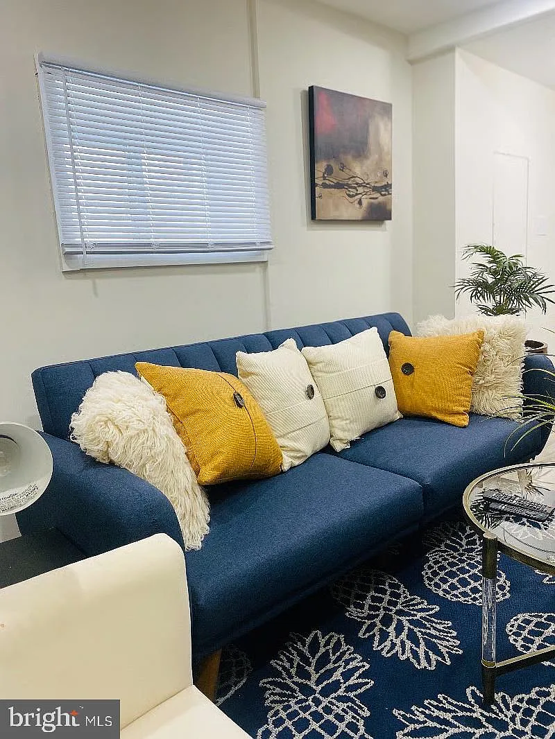 1 bed, 1140 sqft, $1,600 — Photo 2