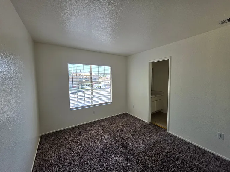 1354 Carriage Ln — Photo 12