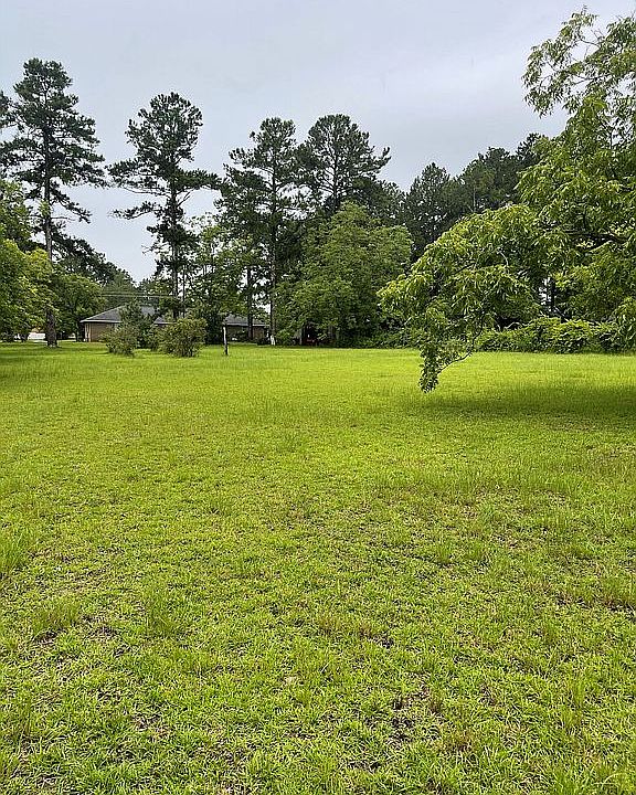 2nd image of 910 42nd St