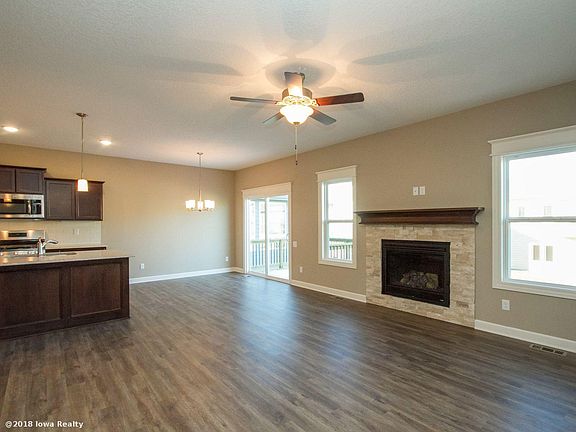 3rd image of 363 NE Pinehurst Cir