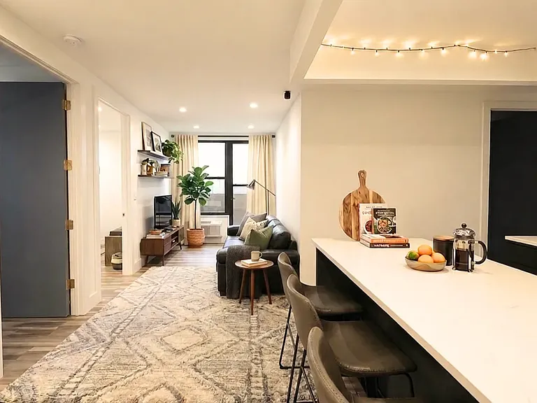 709 Hart St #1B — Photo 3