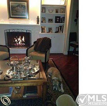 livingroomhoit.JPG