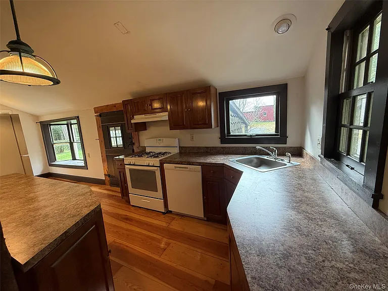 241 White Bridge Rd — Photo 16