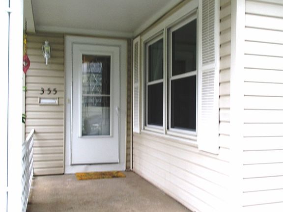 3rd image of 355 Cherry St