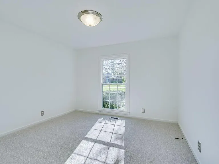 313 Abbey Ln — Photo 18