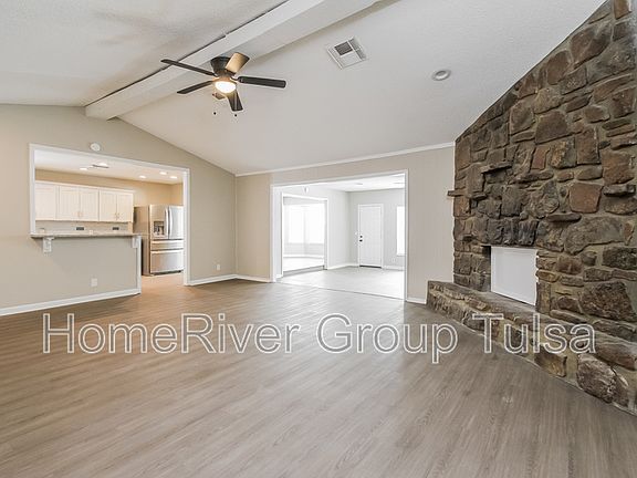 3rd image of 512 S 28th Ct