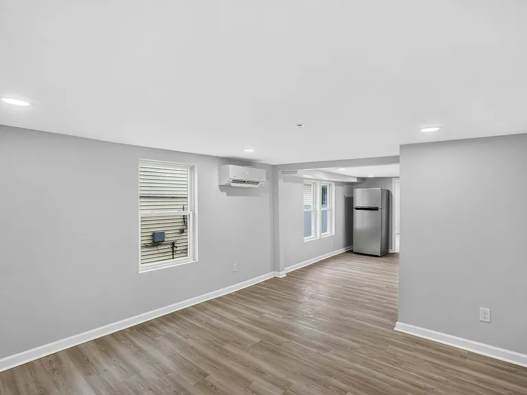 428 S Governors Ave #B — Photo 10
