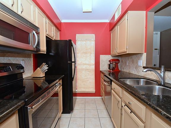 3rd image of 1300 Fairview Ave #1