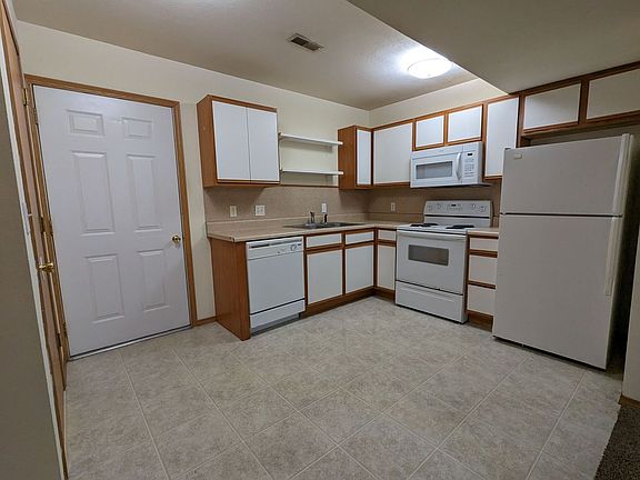 3rd image of 1418 W Frosty Dr APT 2