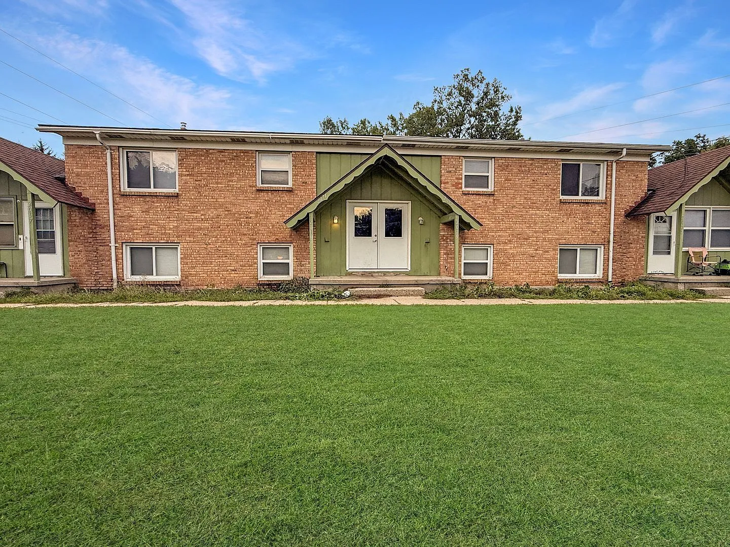 2 bed, 1.0 bath, 700 sqft, $1,325 — Photo 1