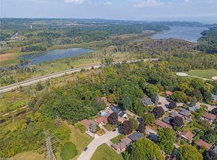 40 Bertram Dr, Hamilton, ON L9H 4T3