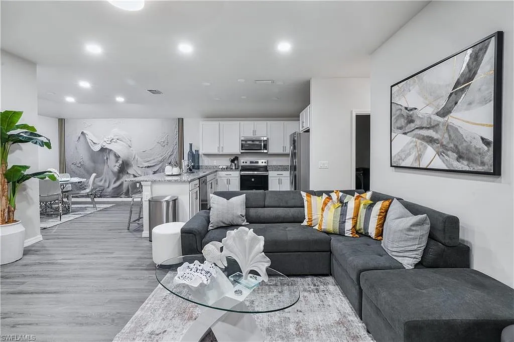 3 bed, 2.0 bath, 1597 sqft, $3,500 — Photo 3