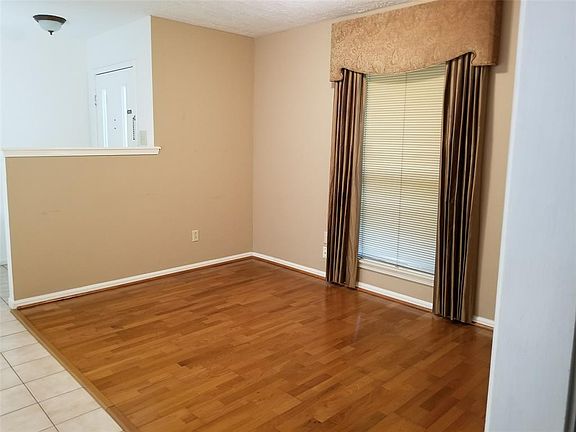 4th image of 5019 Colombia Dr